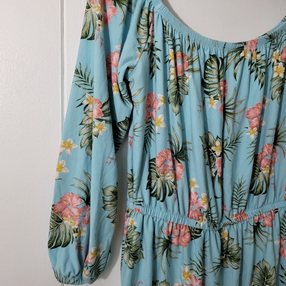 Really cute and super soft one piece short set. Bodysuit. Size Medium. - Picture 2 of 6